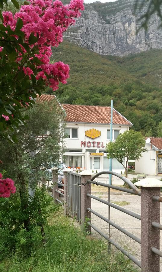 Motel And Restaurant Odusak Dreznjak Zewnętrze zdjęcie